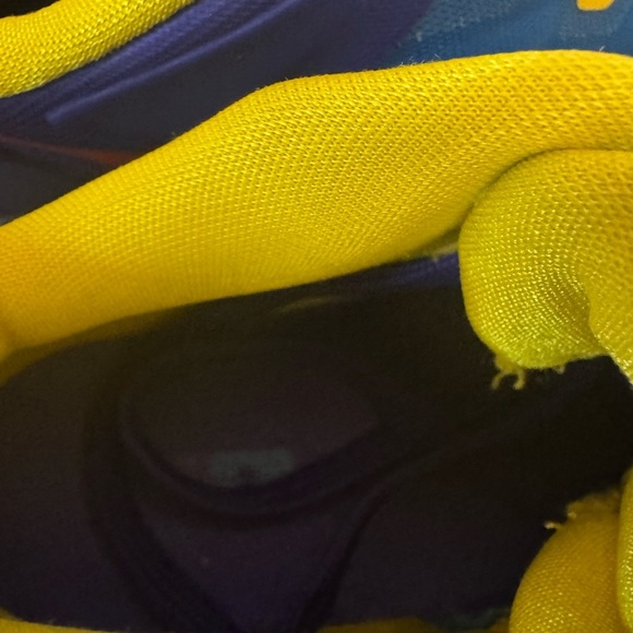 Nike Air Max XI Low GS Superman Blue, Red, Yellow; 2014 Size 6 Youth Womens 7.5 - Picture 9 of 16